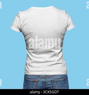 Ein einfarbiges weißes T-Shirt, von hinten gesehen, für Freizeitkleidung oder Personalisierung. Stockfoto