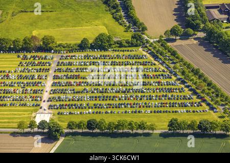 Luftaufnahme, Parkplätze im Movie Park Germany, Freizeitpark Kirchhellen-Nord-Ost, Bottrop, Ruhrgebiet, Nordrhein-Westfalen, Deutschland, DE, Europa, Fahrgeschäfte Stockfoto