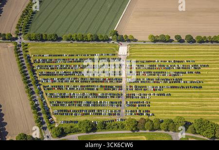 Luftaufnahme, Parkplätze im Movie Park Germany, Freizeitpark Kirchhellen-Nord-Ost, Bottrop, Ruhrgebiet, Nordrhein-Westfalen, Deutschland, DE, Europa, Fahrgeschäfte Stockfoto