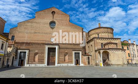 Padua, Italien - 23. Juli 2024: Piazza Duomo und Kathedrale von Padua. Es ist das dritte Gebäude, das an derselben Stelle errichtet wurde und erst 175 fertiggestellt wurde Stockfoto