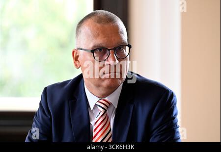 Prag, Tschechische Republik. August 2024. DATEI FOTO Stellvertretender Finanzminister Marek Mora bei einem Treffen mit Journalisten zur Vorstellung der neuen makroökonomischen Prognose des ministeriums, 22. August 2024, Prag, Tschechische Republik. Marek Mora wird am 20. Oktober 2025 Vizepräsident der Europäischen Investitionsbank (EIB) werden, da der Gouverneursrat nun die von der tschechischen Regierung vorgenommene Nominierung förmlich genehmigt hat. Mora wird Kyriacos Kakouris aus Zypern ersetzen. Quelle: Katerina Sulova/CTK Photo/Alamy Live News Stockfoto