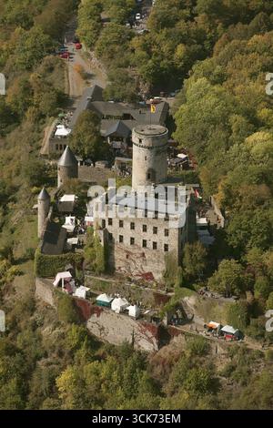 Aus der Vogelperspektive, Museum Burg Pyrmont, mit Ritterspielen, mittelalterlichem Markt, Marktständen, Pillig, Eifel, Rheinland-Pfalz, Deutschland, Europa, Vogelauge Stockfoto