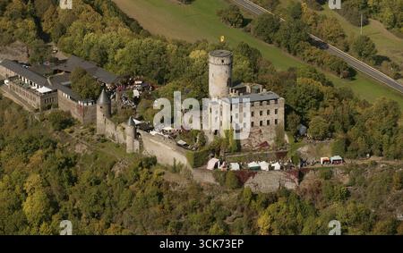 Aus der Vogelperspektive, Museum Burg Pyrmont, mit Ritterspielen, mittelalterlichem Markt, Marktständen, Pillig, Eifel, Rheinland-Pfalz, Deutschland, Europa, Vogelauge Stockfoto