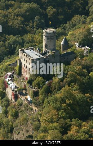 Aus der Vogelperspektive, Museum Burg Pyrmont, mit Ritterspielen, mittelalterlichem Markt, Marktständen, Mayen-Koblenz, Eifel, Rheinland-Pfalz, Deutschland, Europa, bi Stockfoto