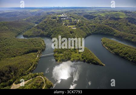 Vogelsang IP Gebäudekomplex und historisches Museum auf Erpenscheid, denkmalgeschütztes ehemaliges Nazi Ordensburg Vogelsang, Urftdamm und Urftsee la Stockfoto