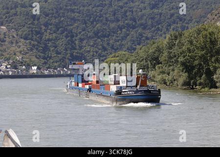 Containerschiff auf dem Rhein Stockfoto