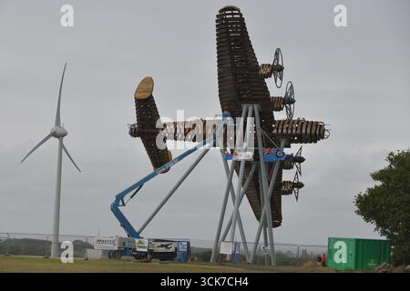 Lebensgroße Skulptur eines Lancaster-Bombers an der Grenze zwischen Lincolnshire und Nottinghamshire und Bomber County. Stockfoto