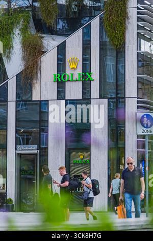 Rolex Luxusuhren-Logo im Einzelhandelsgeschäft auf der Ladenfront Stockfoto