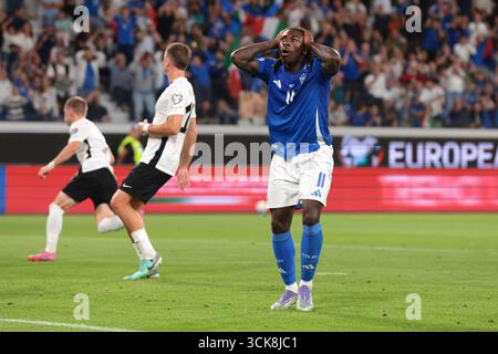 Bergamo, Italien, 5. September 2025. Moise Kean aus Italien reagiert darauf, nachdem er beim Qualifikationsspiel zur FIFA-Weltmeisterschaft Italien gegen Estland im Stadio di Bergamo, Bergamo, kurz vor dem Tor stand. Der Bildnachweis sollte lauten: Jonathan Moscrop / Sportimage Stockfoto