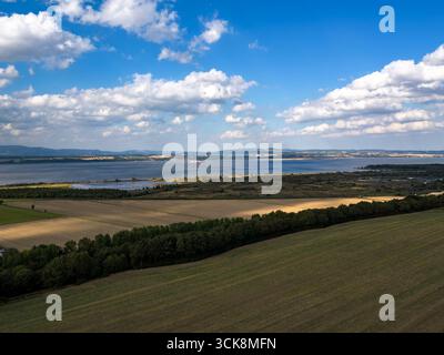 Ein Panoramablick über den Firth of Forth in der Nähe von Grangemouth, Falkirk, Schottland Stockfoto