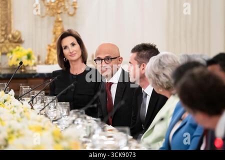 Präsident Donald Trump und First Lady Melania Trump veranstalten am Donnerstag, den 4. September 2025, ein Abendessen im State Dining Room im Weißen Haus. Stockfoto