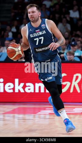 Der slowenische Luka Doncic während des 8. Basketballspiels der FIBA EuroBasket 2025 zwischen Deutschland und Slowenien am 10. September 2025. In Riga, Lettland. (Foto: Pedja Milosavljevic/STARSPORT ©) Stockfoto