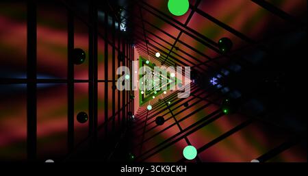 Helle grüne und rote Lichter schaffen lebendige geometrische Muster in einem modernen architektonischen Raum. Die Ansicht erfasst einen faszinierenden dreieckigen Tunnel mit Stockfoto