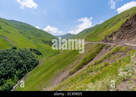 Die wunderschöne Berglandschaft von Upper Khevsureti, Georgien. Reisen Stockfoto