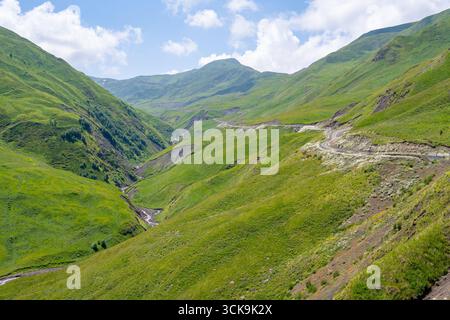 Die wunderschöne Berglandschaft von Upper Khevsureti, Georgien. Reisen Stockfoto