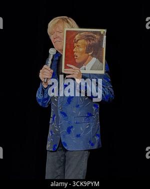 9/2025 Hiolmdel, NJ Hermans Hermits Frontmann Peter Noone tritt im PNC Bank Arts Center John Barrett/PHOTOlink auf Stockfoto