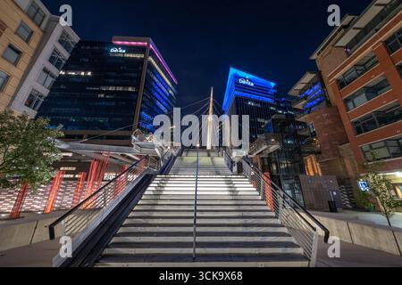 Denver's Millennium Bridge bei Nacht Stockfoto