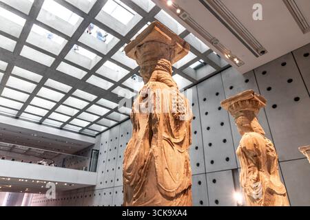 Original Karyatiden des Erechtheion ausgestellt im Akropolis-Museum in Athen, Griechenland Stockfoto