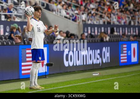 Columbus, Ohio, USA, 9. September 2025. Der US-amerikanische Mittelfeldspieler Max Arfsten (18) wirft den Ball während des internationalen Freundschaftsspiels gegen Japan im Feld Lower.com ein. Quelle: Kindell Buchanan/Alamy Live News Stockfoto