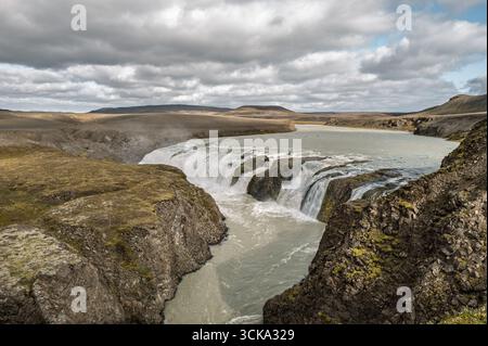 Sprengisandur ist eine lange schwarze Sandwüste und auch der Name einer Hochlandstraße, die Sie von Süden nach Norden in Island fahren können Stockfoto