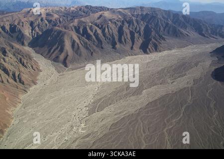 Luftaufnahme der Pampa de Jumana in der Nähe von Nazca in Peru. Stockfoto