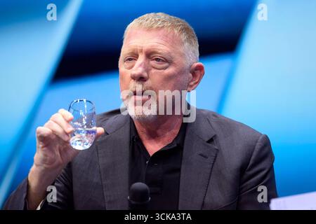 Tennis-Legende Boris Becker spricht im Rahmen von Europas führender Digitalisierungsinitiative auf Entscheider-Level DIGITAL X Focus AI im Confex der Koelnmesse. Köln, 10.09.2025 NRW Deutschland *** Tennislegende Boris Becker spricht im Rahmen der führenden Digitalisierungsinitiative Europas auf Entscheidungsebene DIGITAL X Focus AI auf der Confex der Koelnmesse Köln, 10 09 2025 NRW Deutschland Copyright: XPervinxInan-Serttasx Stockfoto