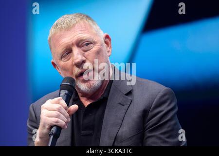 Tennis-Legende Boris Becker spricht im Rahmen von Europas führender Digitalisierungsinitiative auf Entscheider-Level DIGITAL X Focus AI im Confex der Koelnmesse. Köln, 10.09.2025 NRW Deutschland *** Tennislegende Boris Becker spricht im Rahmen der führenden Digitalisierungsinitiative Europas auf Entscheidungsebene DIGITAL X Focus AI auf der Confex der Koelnmesse Köln, 10 09 2025 NRW Deutschland Copyright: XPervinxInan-Serttasx Stockfoto