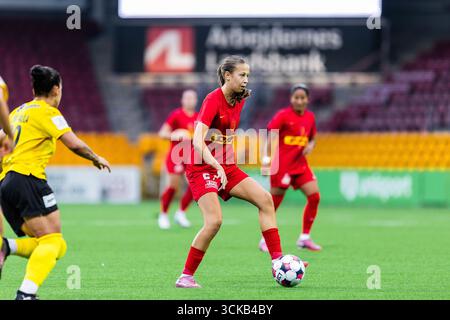 Farum, Dänemark. September 2025. Signe Antvorskov (27) vom FC Nordsjaelland wurde während des Qualifikationsspiels der UEFA-Frauen-Europapokal zwischen dem FC Nordsjaelland und Kups rechts im Dream Park in Farum gesehen. Quelle: Gonzales Photo/Alamy Live News Stockfoto