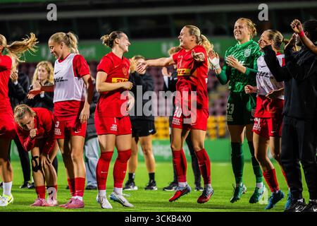 Farum, Dänemark. September 2025. Die Spieler des FC Nordsjaelland wurden nach dem Qualifikationsspiel des UEFA-Europapokals der Frauen zwischen dem FC Nordsjaelland und Kups rechts im Dream Park in Farum gefeiert. Quelle: Gonzales Photo/Alamy Live News Stockfoto