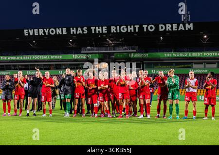 Farum, Dänemark. September 2025. Die Spieler des FC Nordsjaelland wurden nach dem Qualifikationsspiel des UEFA-Europapokals der Frauen zwischen dem FC Nordsjaelland und Kups rechts im Dream Park in Farum gefeiert. Quelle: Gonzales Photo/Alamy Live News Stockfoto