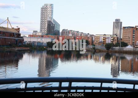 Moderne Bürogebäude und Geschäftsviertel in Canary Wharf, London, Großbritannien. Stockfoto