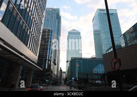 Moderne Bürogebäude und Geschäftsviertel in Canary Wharf, London, Großbritannien. Stockfoto