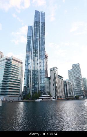 Moderne Bürogebäude und Geschäftsviertel in Canary Wharf, London, Großbritannien. Stockfoto