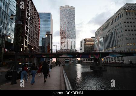 Moderne Bürogebäude und Geschäftsviertel in Canary Wharf, London, Großbritannien. Stockfoto