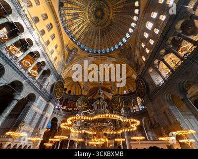 Ayasofya oder Hagia Sophia in Istanbul. Islamisches Hintergrundfoto. Istanbul Türkei - 12.20.2024 Stockfoto
