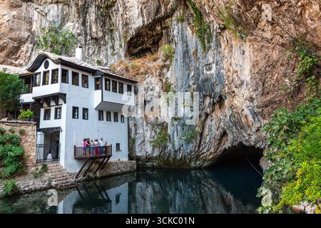 Derwischhaus in Blagaj Buna in der Nähe von Mostar in Bosnien und Herzegowina Stockfoto
