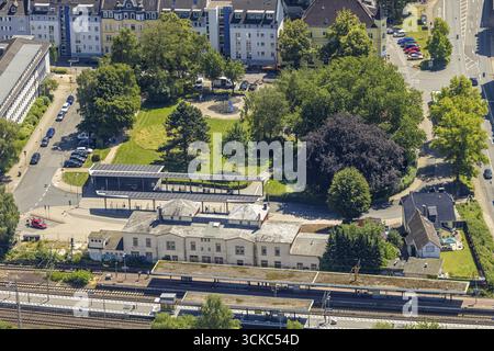 Luftaufnahme, Bahnhof Schwelm, Busbahnhof mit Sonnendach, Schwelm, Ruhrgebiet, Nordrhein-Westfalen, Deutschland, Bahnhof, DE, Deutsche Stockfoto