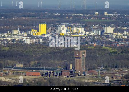 Blick aus der Vogelperspektive, Hammerkopfturm Robert Colliery East, CreativeRevier Heinrich Robert, Blick auf den Hafen und die Broekelmann Ölmühle, Windpark, Bezirk Stockfoto