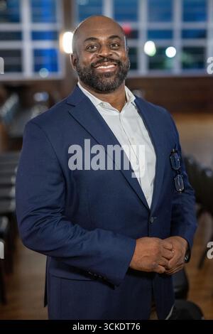 Houston, USA. September 2025. Donald R. Naylor Jr. nimmt am 8. September 2025 im Eldorado Ballroom im Project Tow Houses in Houston, Texas, am 18. Kongressbezirk Meet the Candids Teil. (Foto: Marcus Ingram/SIPA USA) Credit: SIPA USA/Alamy Live News Stockfoto