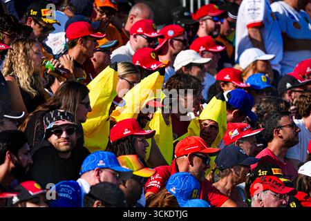 Tifosi Ferrari Supporterswährend der Formel 1 Pirelli Gran Premio d'Italia 2025 auf dem Monza Circuit, Lombardei, Italien, vom 6. Bis 9. September 2025. Runde 16 der FIA Formel-1-Weltmeisterschaft 2025. Stockfoto
