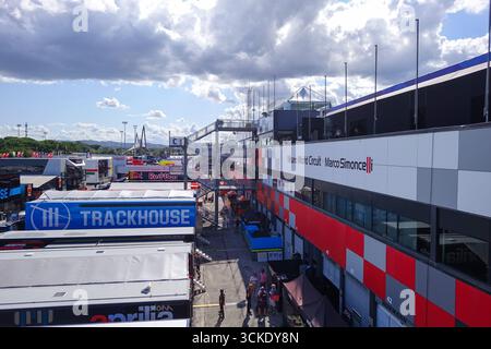 Misano Adriatico, Italien. September 2025. Allgemeiner Überblick über das Fahrerlager des Marco Simoncelli International Circuit vor dem Red Bull Grand Prix von San Marino und der Rimini Riviera auf dem Marco Simoncelli International Circuit am 11. September 2025 in Misano Adriatico, Italien. Quelle: Unabhängige Fotoagentur/Alamy Live News Stockfoto