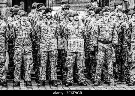 Kopenhagen, Dänemark. September 2025. Soldaten nehmen am 5. September 2025 an der Veranstaltung zum Flaggentag für Dänemark teil, die mit einer Parade auf dem Christiansborg Palace Square in Kopenhagen, Dänemark, stationiert wurde. (Foto: Kristian Tuxen Ladegaard Berg/NurPhoto) Credit: NurPhoto SRL/Alamy Live News Stockfoto