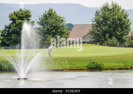 Alabama Madison County, Huntsville, Hampton Cove Golfplatz, Sport, Sportler, Erholung, Spiel, Landschaft, Design, Golf, Können, Fahren, Putting, Grün, Sand-tra Stockfoto