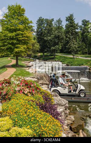 Alabama Madison County, Huntsville, Hampton Cove Golfplatz, Sport, Sportler, Erholung, Spiel, Landschaft, Design, Golf, Können, Fahren, Putting, Grün, Sand-tra Stockfoto