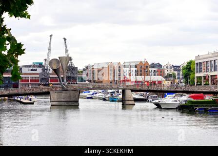 Peros Bridge erinnert an das Leben von Pero Jones. St. Augustine's REACH, The Floating Harbour, Bristol, Somerset, England. UK. Vom August 2025. Stockfoto