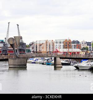 Peros Bridge erinnert an das Leben von Pero Jones. St. Augustine's REACH, The Floating Harbour, Bristol, Somerset, England. UK. Vom August 2025. Stockfoto