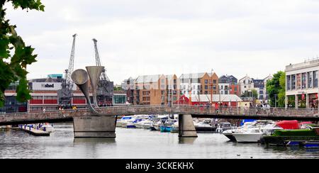 Peros Bridge erinnert an das Leben von Pero Jones. St. Augustine's REACH, The Floating Harbour, Bristol, Somerset, England. UK. Vom August 2025. Stockfoto