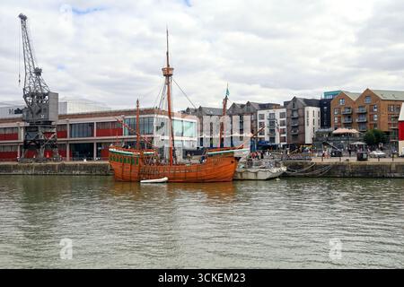 Die Matthew ist eine Nachbildung des ursprünglichen hölzernen Segelschiffs, das John Cabot 1497 zur Überquerung des Atlantiks benutzte. Bristol, England, Großbritannien. August 2025. Stockfoto