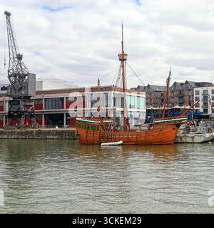 Die Matthew ist eine Nachbildung des ursprünglichen hölzernen Segelschiffs, das John Cabot 1497 zur Überquerung des Atlantiks benutzte. Bristol, England, Großbritannien. August 2025. Stockfoto