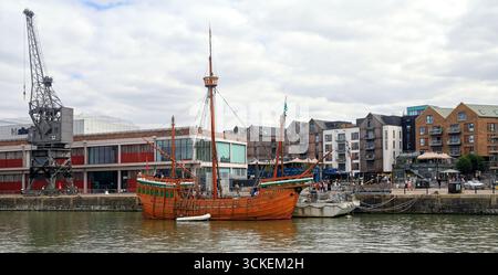Die Matthew ist eine Nachbildung des ursprünglichen hölzernen Segelschiffs, das John Cabot 1497 zur Überquerung des Atlantiks benutzte. Bristol, England, Großbritannien. August 2025. Stockfoto
